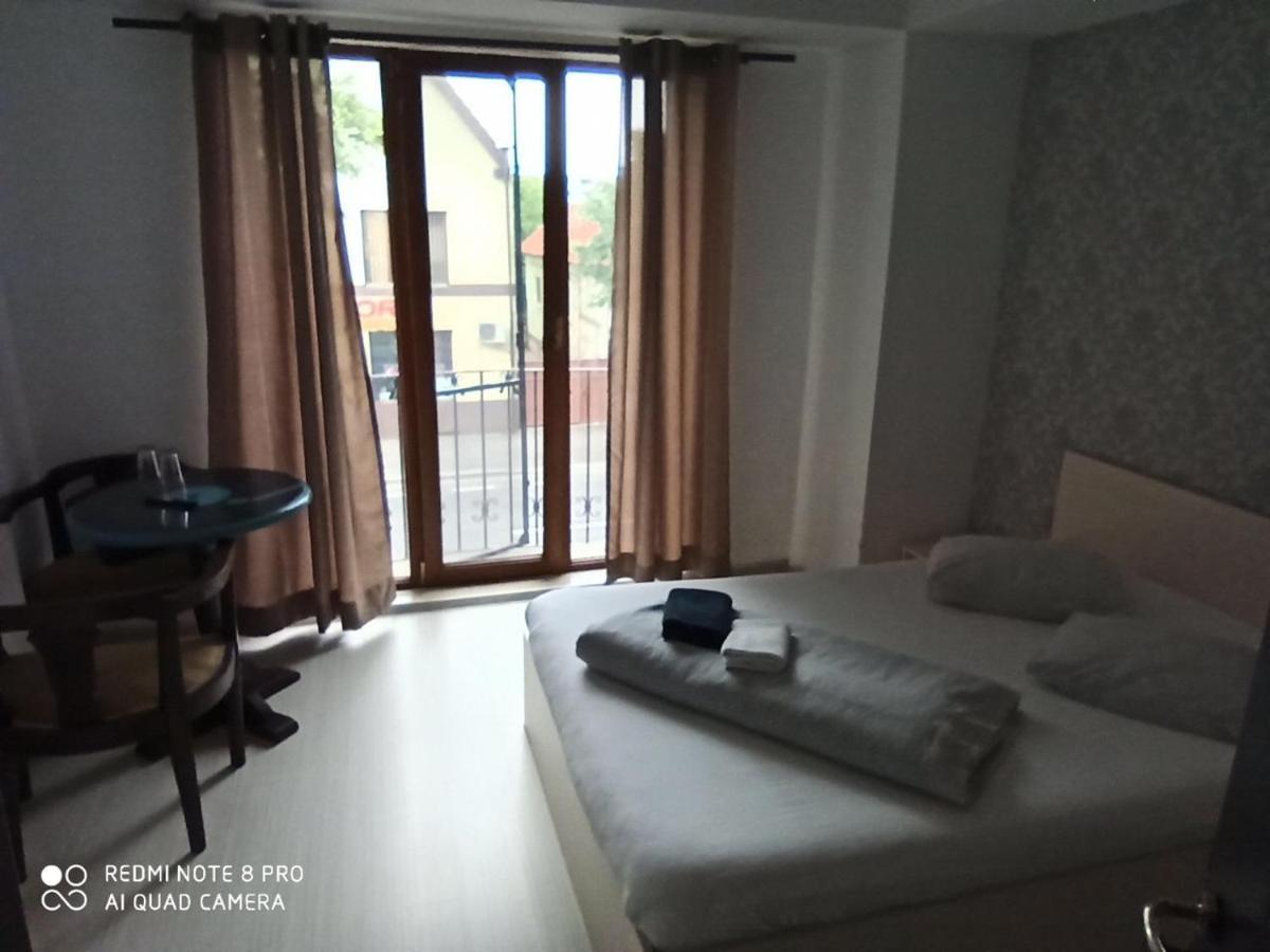 Hotel Quik Brašov Exteriér fotografie